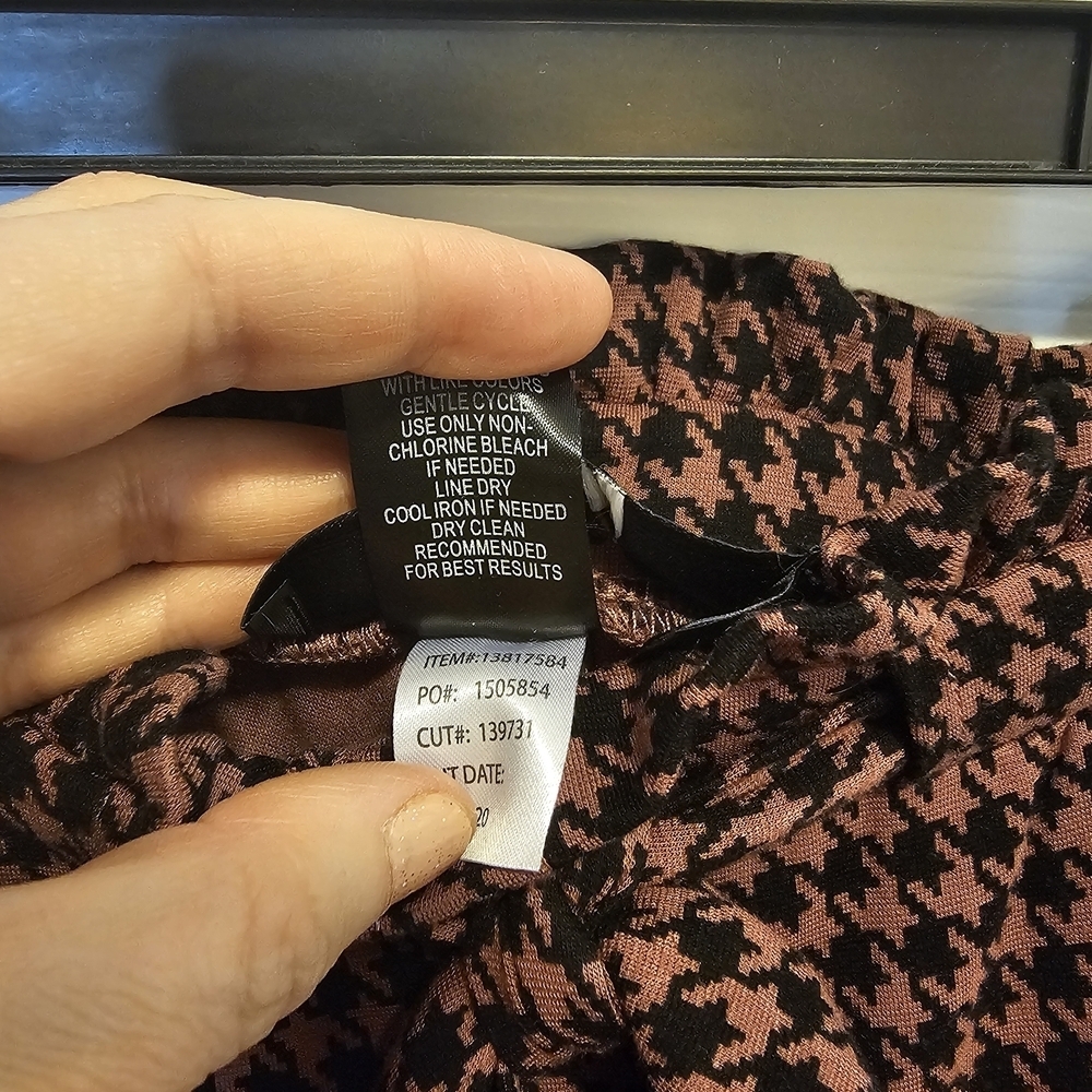 Torrid Pink and Black Houndstooth Joggers - Picture 9 of 10